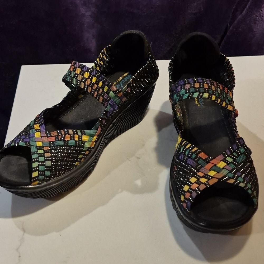 Skechers 7.5 Bungee Open Toe Wedge Sandal